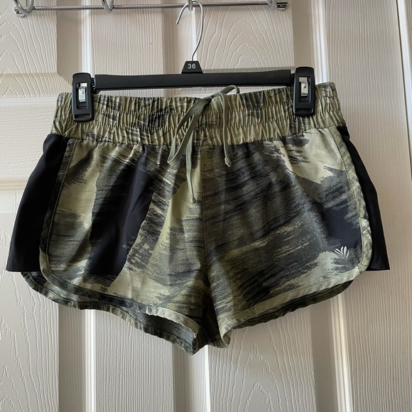 Active shorts - Picture 1 of 2